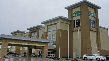 La Quinta Inn & Suites by Wyndham Victoria - South in Victoria, TX