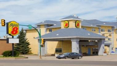 Super 8 by Wyndham Saskatoon Near Saskatoon Airport in Saskatoon, SK