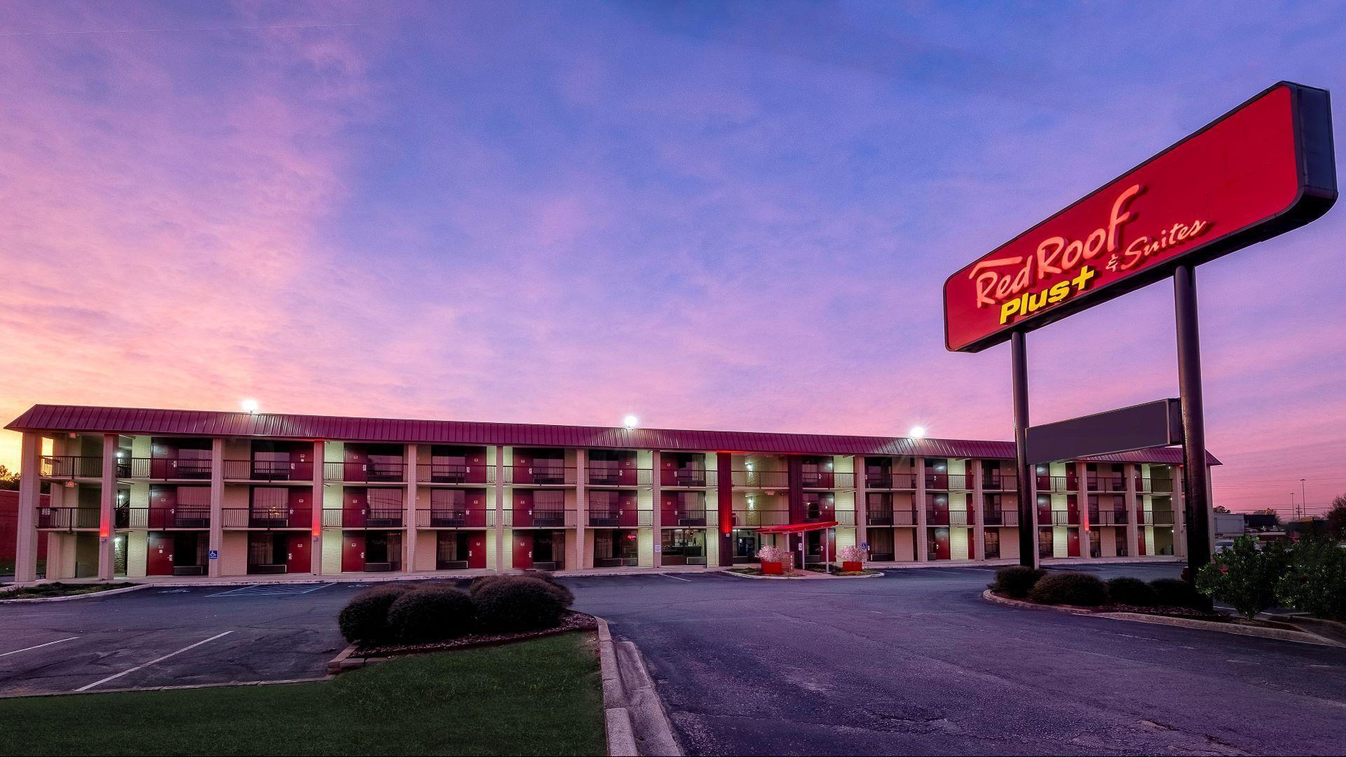 Red Roof PLUS+ Huntsville - Madison in Madison, AL