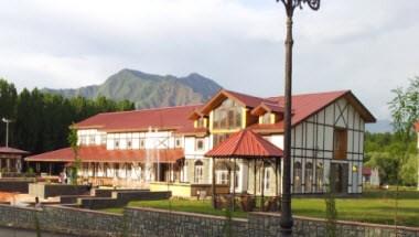 Hotel Pine Spring Nowgam in Srinagar, IN