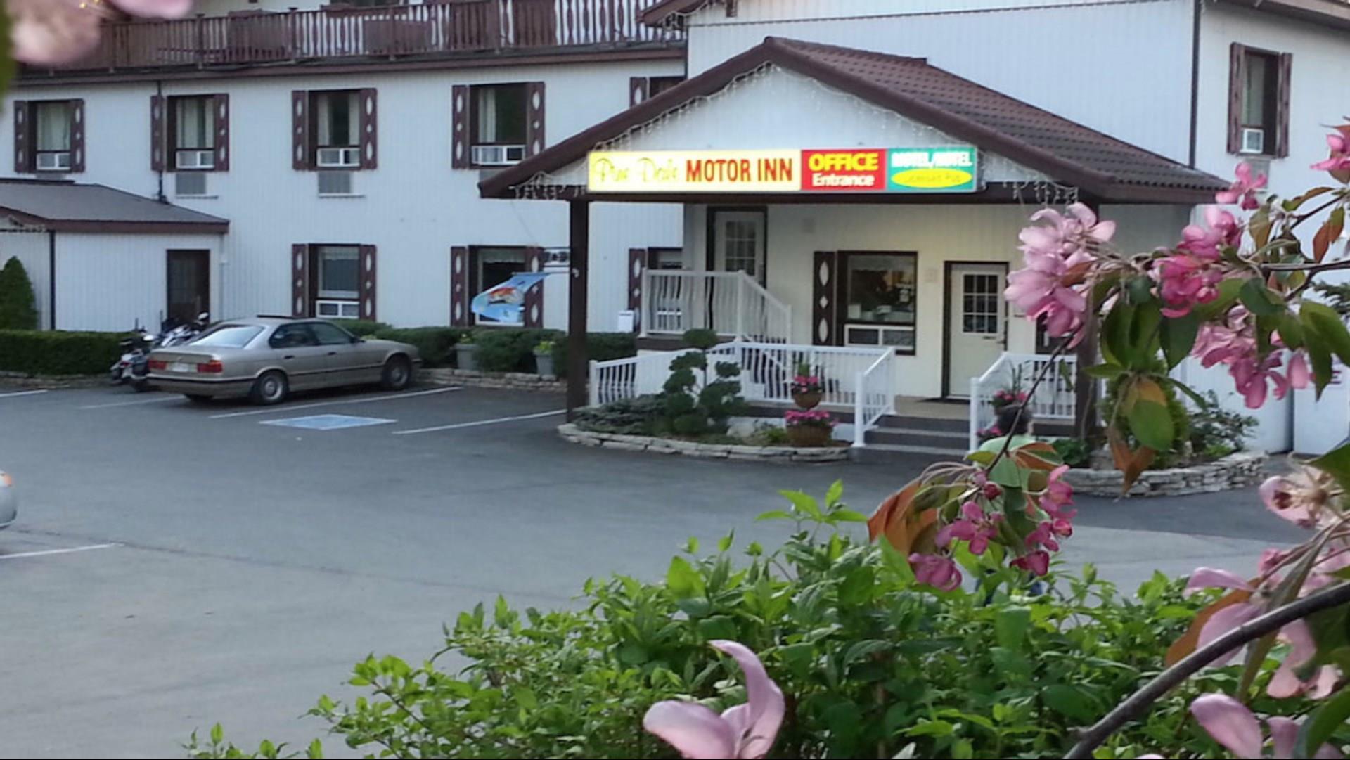 Pine Dale Motor Inn in Grand Bend, ON