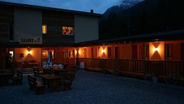 San Jon - Reitstall Und Saloon in Scuol, CH