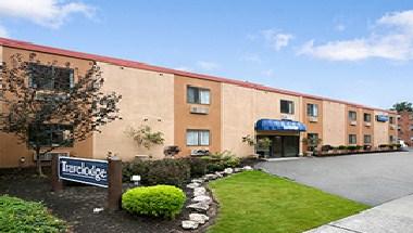 Travelodge by Wyndham Cleveland Lakewood in Lakewood, OH