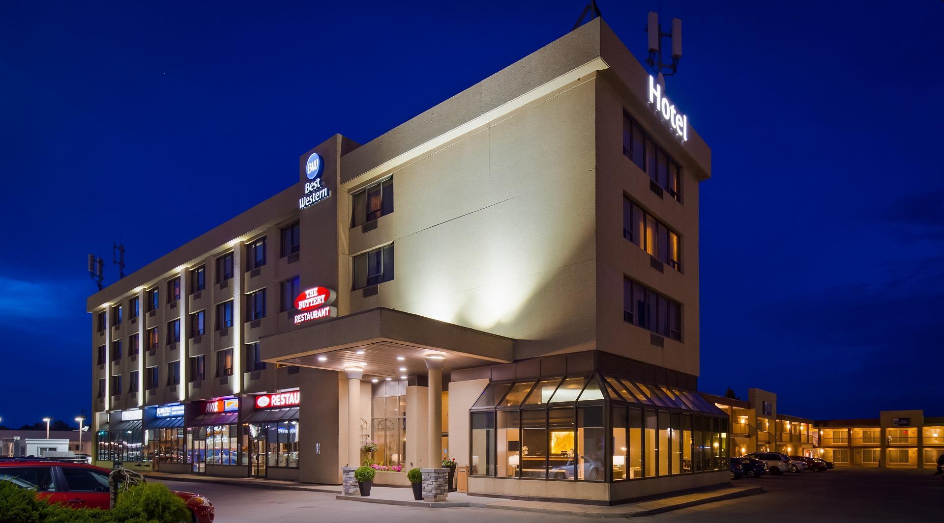 Best Western Voyageur Place Hotel in Newmarket, ON