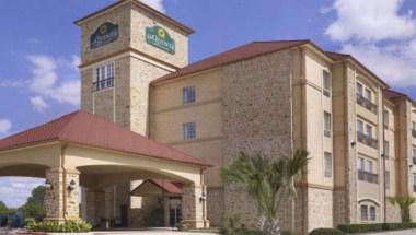 La Quinta Inn & Suites by Wyndham Dallas Grand Prairie South in Grand Prairie, TX