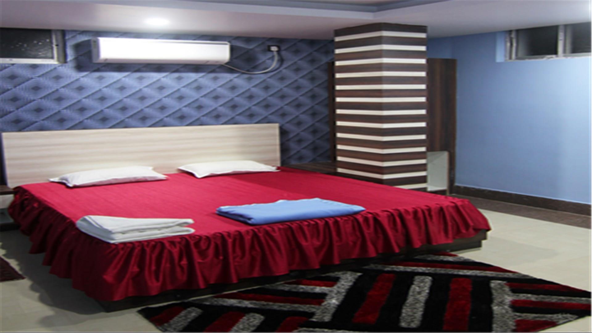 Hotel Neelam in Bardhaman, IN