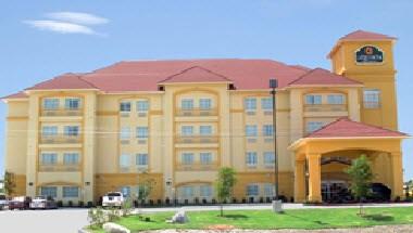La Quinta Inn & Suites by Wyndham Dallas - Hutchins in Hutchins, TX