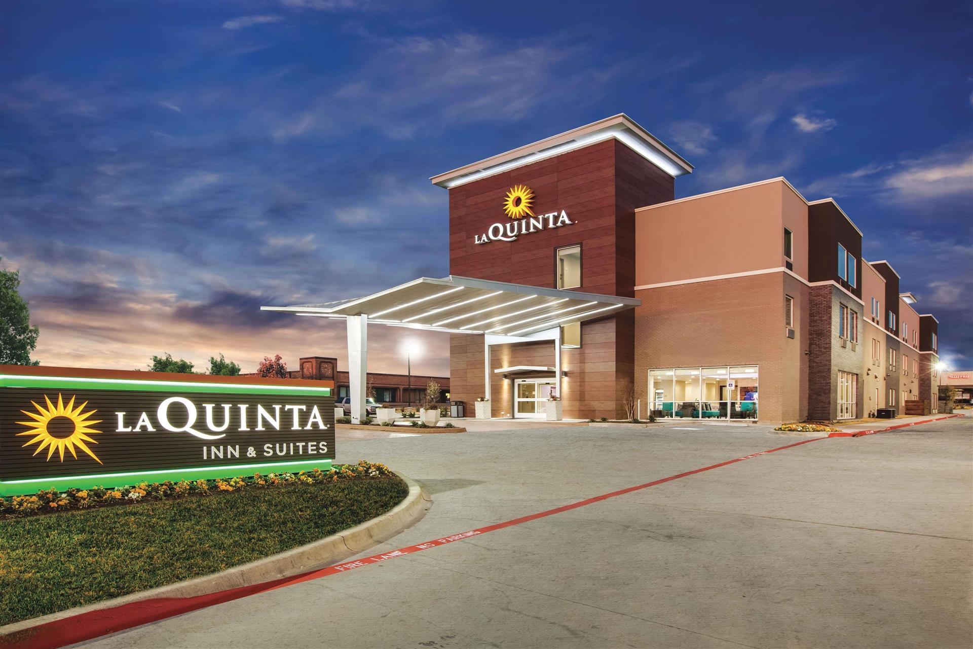 La Quinta Inn & Suites by Wyndham Dallas Northeast-Arboretum in Garland, TX