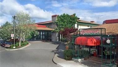 Rogue Regency Inn & Suites in Medford, OR