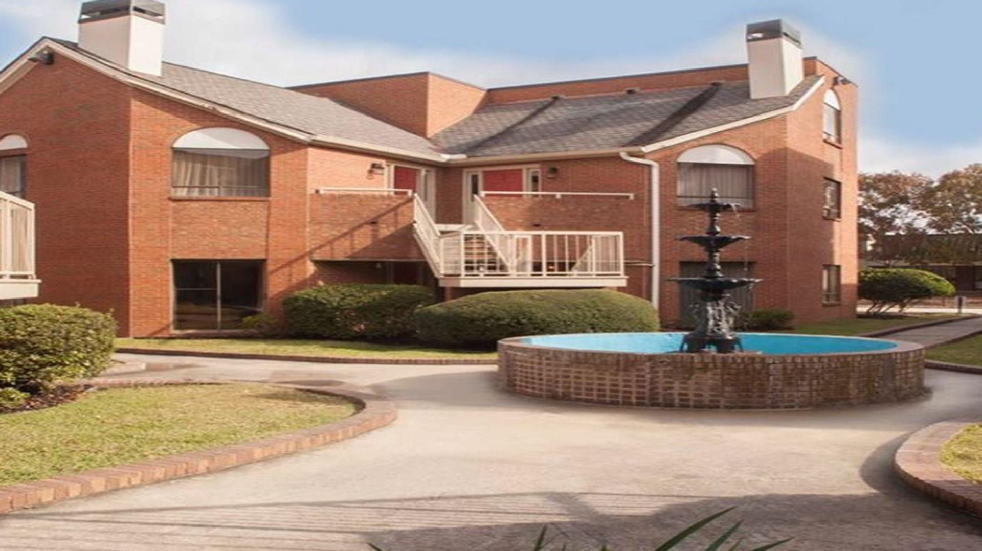 Cloverleaf Suites Columbia in Columbia, SC