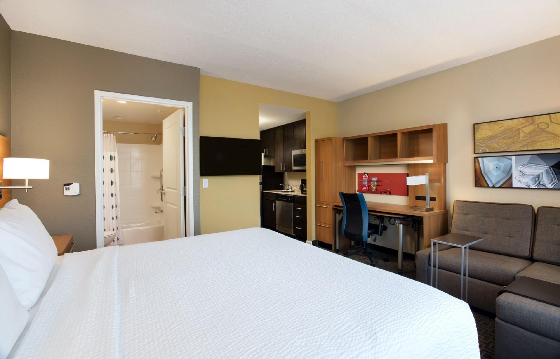 TownePlace Suites Orlando at FLAMINGO CROSSINGS® Town Center/Western Entrance in Winter Garden, FL