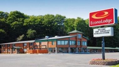 Econo Lodge Lakeside in Marquette, MI