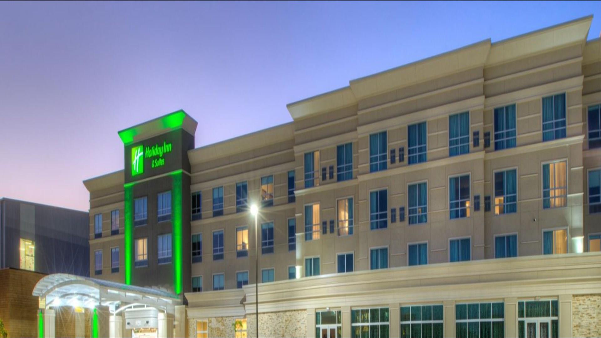 Holiday Inn Express & Suites Decatur in Decatur, AL