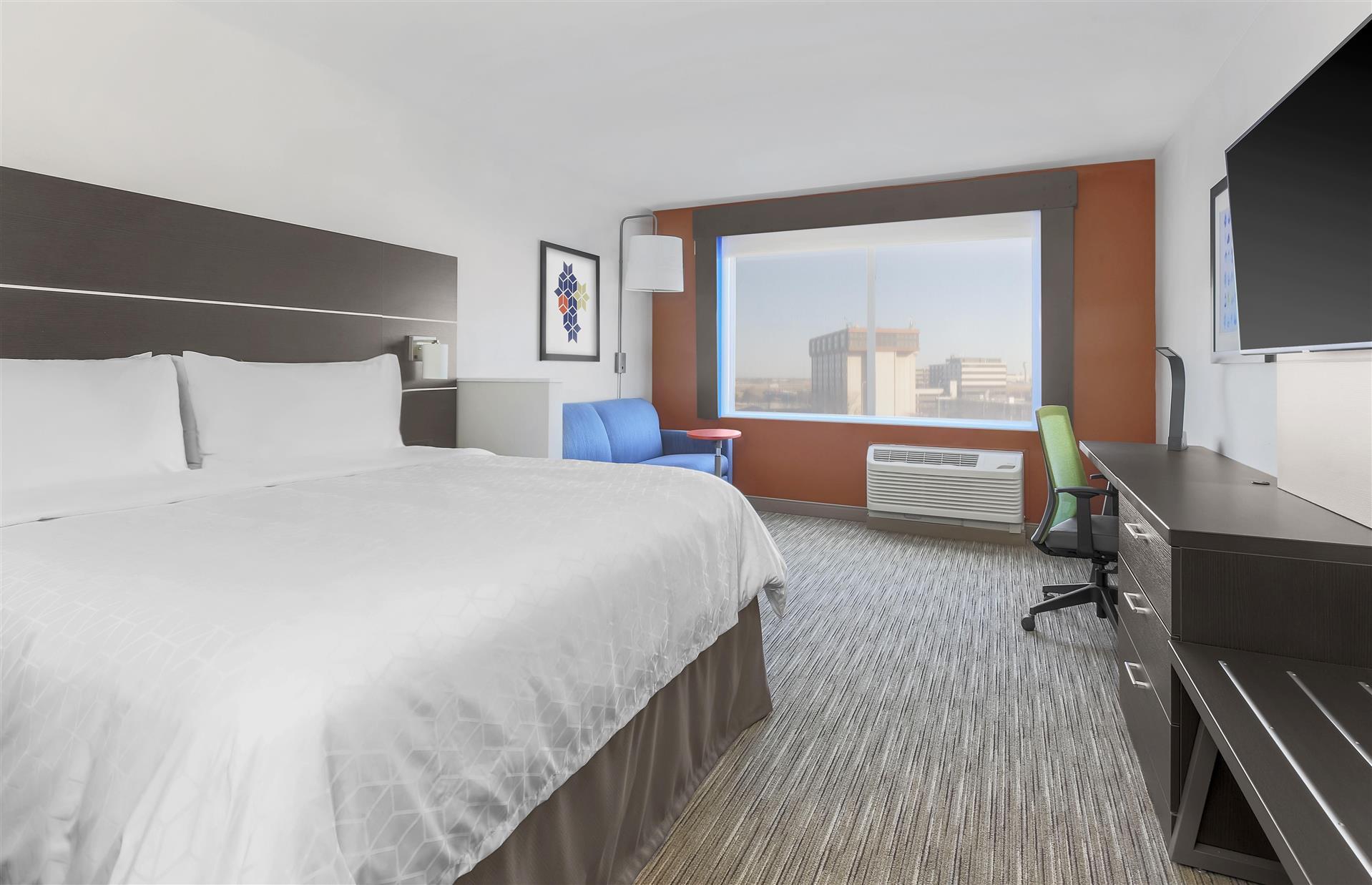 Holiday Inn Express & Suites Chicago O"Hare Airport in Des Plaines, IL