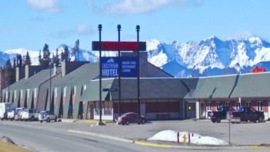 Crestwood Hotel in Hinton, AB