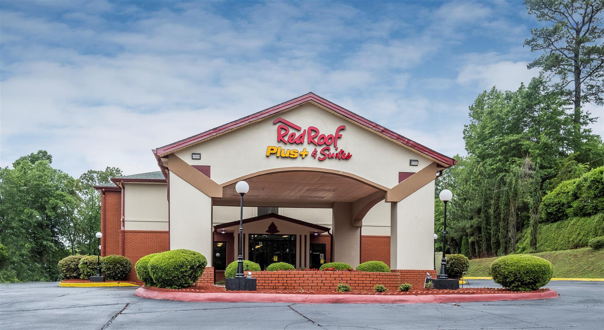 Red Roof PLUS+ & Suites Opelika in Opelika, AL