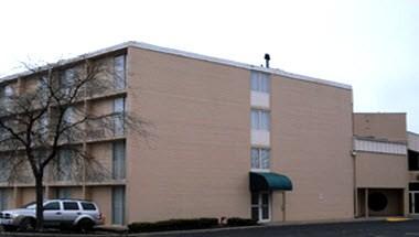 Mosley Select Suites in Wickliffe, OH