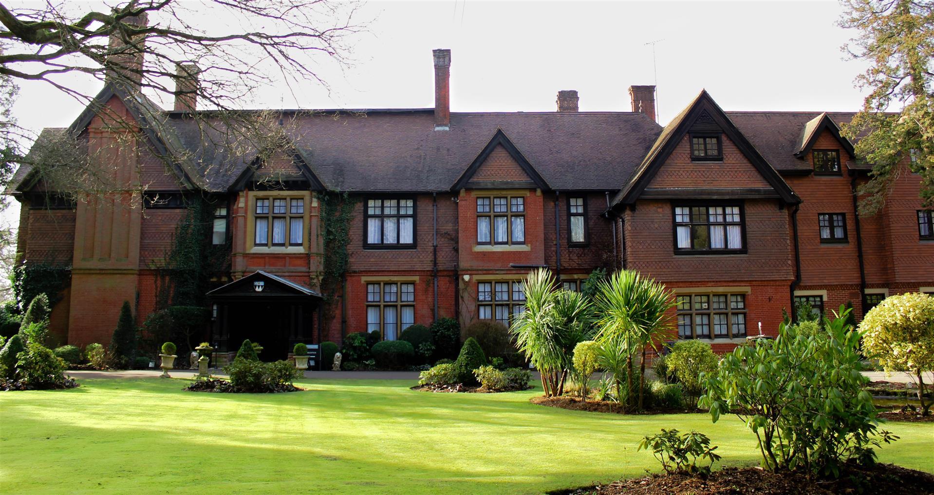 Stanhill Court Hotel in Horley, GB1