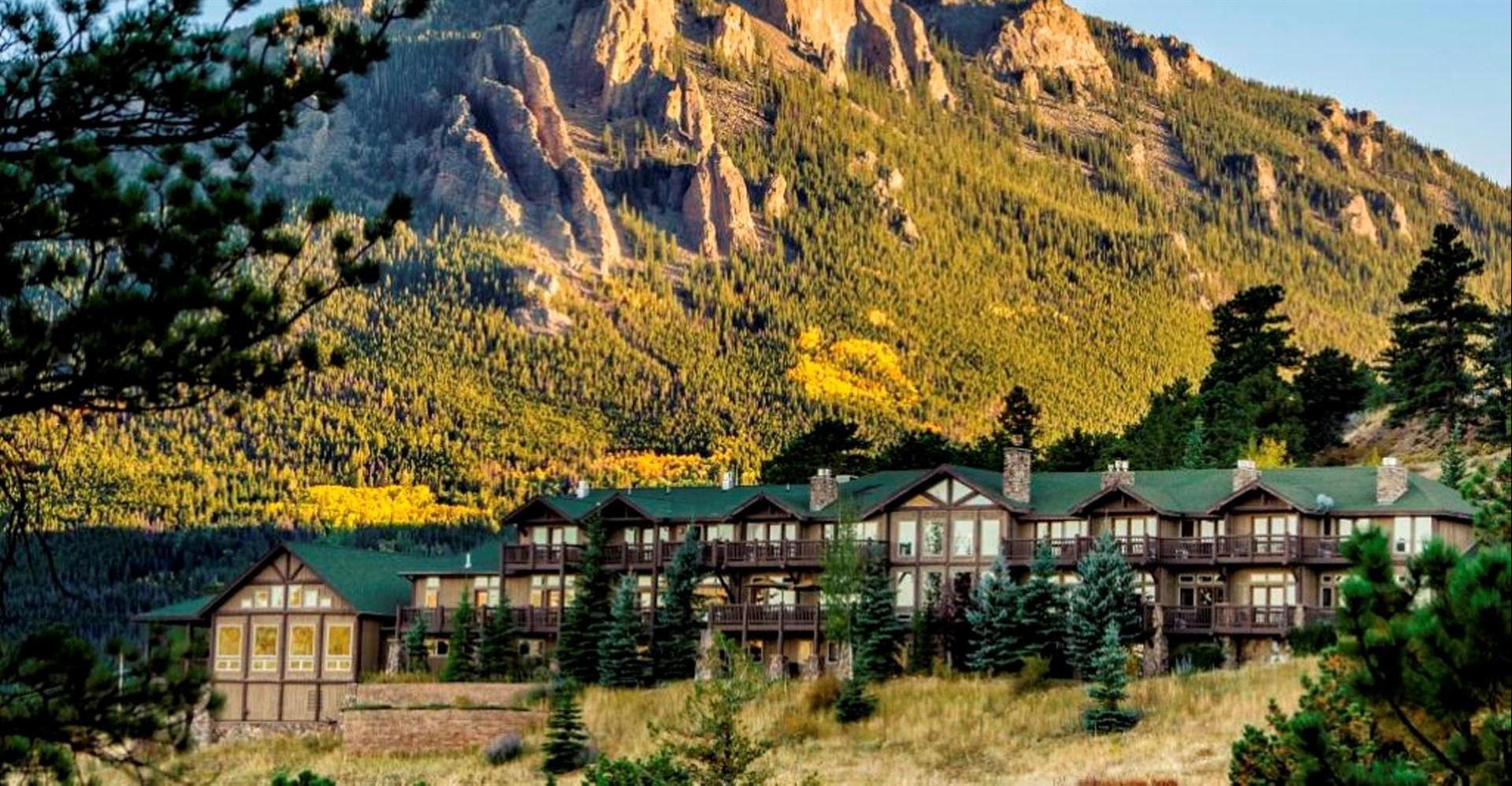 Taharaa Mountain Lodge in Estes Park, CO