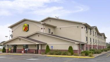 Super 8 by Wyndham Youngstown/Austintown in Youngstown, OH