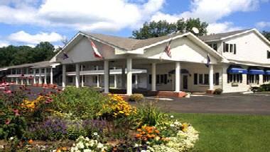 Howard Johnson by Wyndham Traverse City in Traverse City, MI