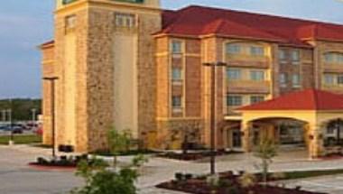 La Quinta Inn & Suites by Wyndham Dallas South-DeSoto in DeSoto, TX