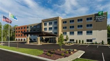 Holiday Inn Express & Suites Medina in Medina, OH