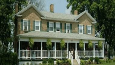 Julia's Bed & Breakfast in Hubbard, OH