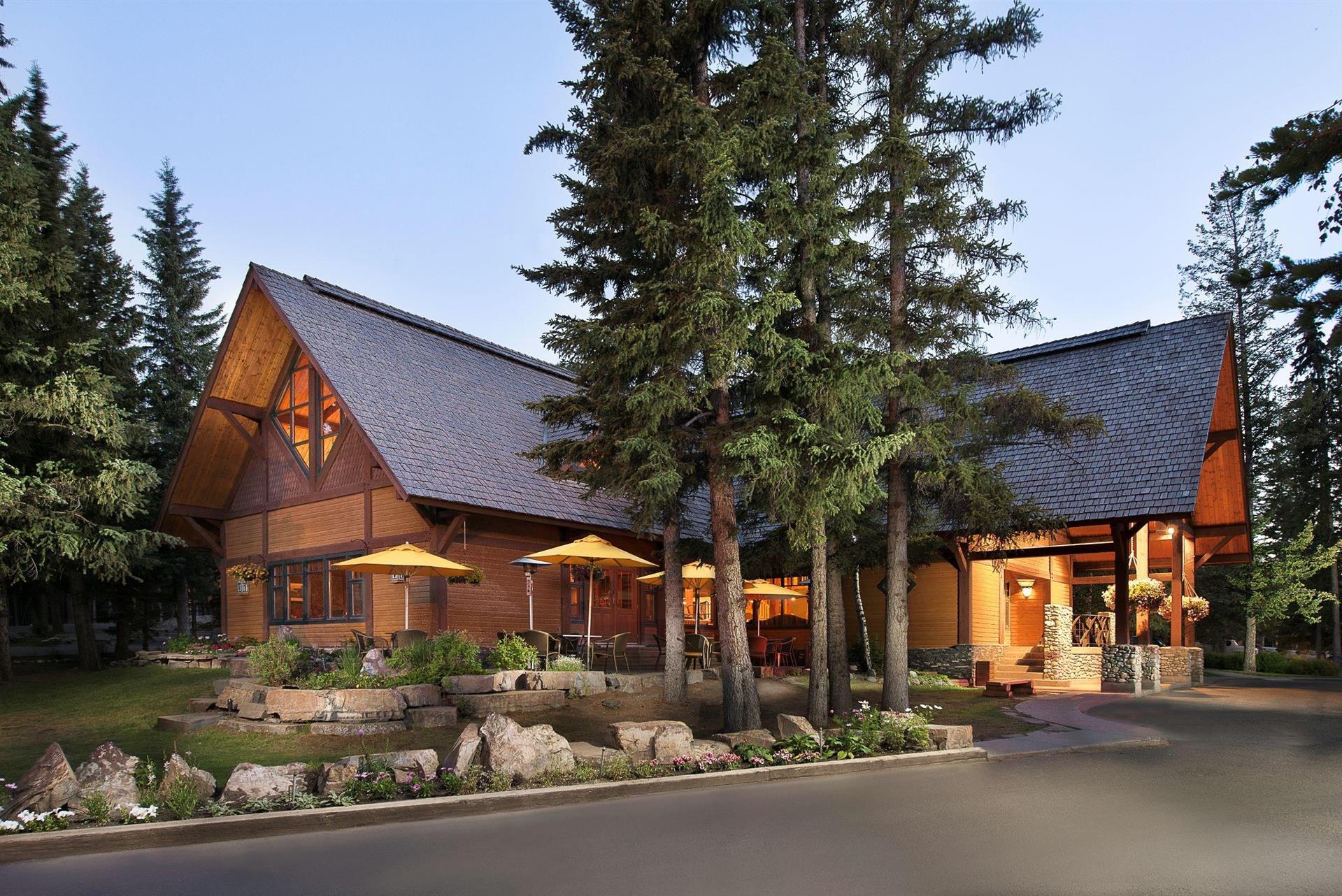 Buffalo Mountain Lodge in Canmore, AB