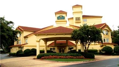 La Quinta Inn & Suites by Wyndham Atlanta Perimeter Medical in Atlanta, GA
