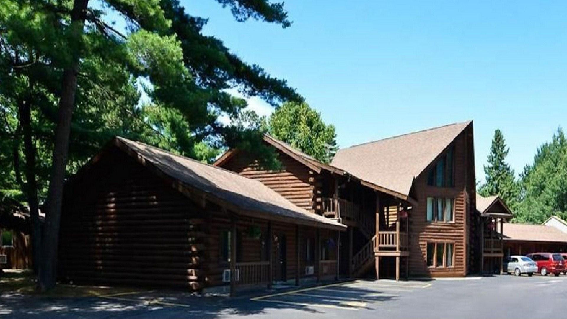 Centerstone Inn & Suites – Resort Lake-Aire in Tomahawk, WI