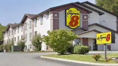 Super 8 by Wyndham Roanoke VA in Roanoke, VA