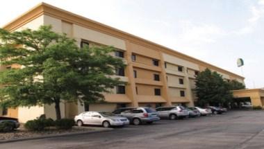 La Quinta Inn & Suites by Wyndham Cleveland - Airport North in Cleveland, OH