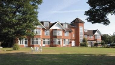 Grovefield House in Slough, GB1
