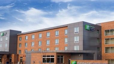 Holiday Inn Express & Suites Madison Central in Madison, WI