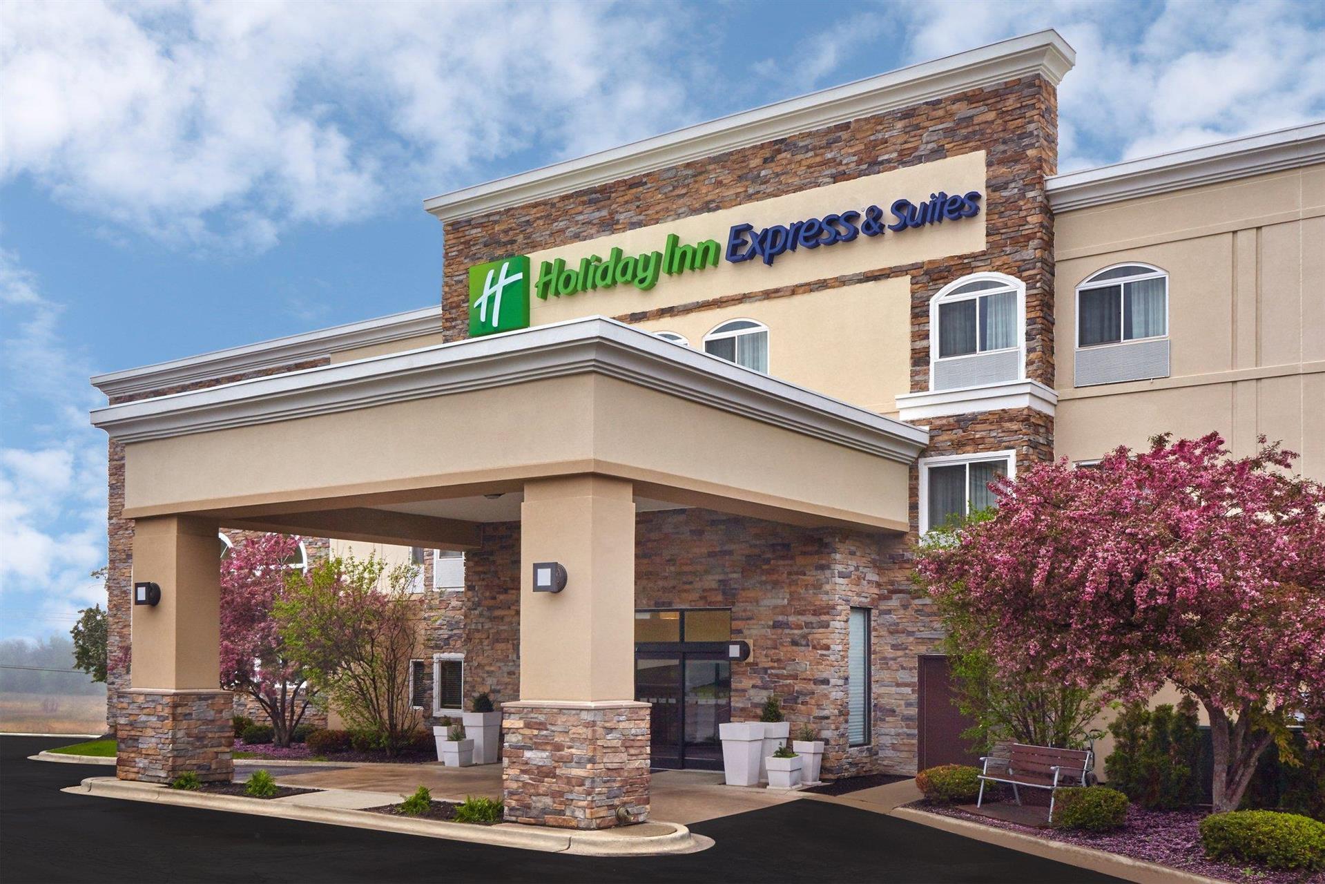 Holiday Inn Express & Suites Chicago-Libertyville in Libertyville, IL