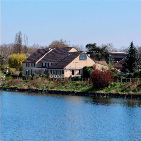 Logis Hotel des lacs in Paris, FR