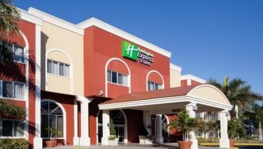 Holiday Inn Express Hotel & Suites Bradenton West in Bradenton, FL