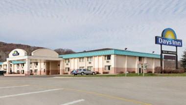 Days Inn by Wyndham Portage in Portage, WI