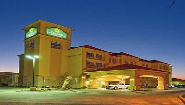 La Quinta Inn & Suites by Wyndham DFW Airport West - Bedford in Bedford, TX