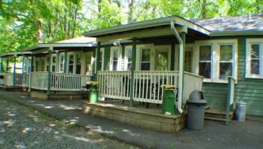 Valley Brook Inn & Cottages in Mamakating, NY