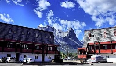 Rocky Mountain Ski Lodge in Canmore, AB