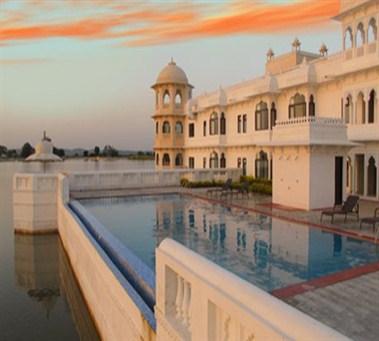 Justa - Lake Nahargarh Palace in Begun, IN