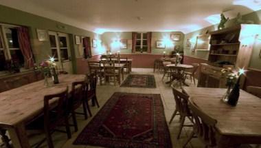 The Tunnel House Inn and Barn in Cirencester, GB1