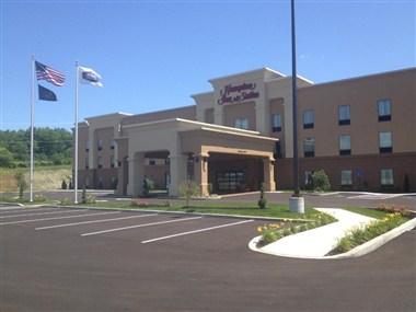 Hampton Inn & Suites Sharon in West Middlesex, PA