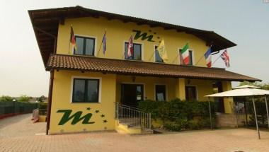 Hotel Residence M Front in San Francesco Al Campo, IT