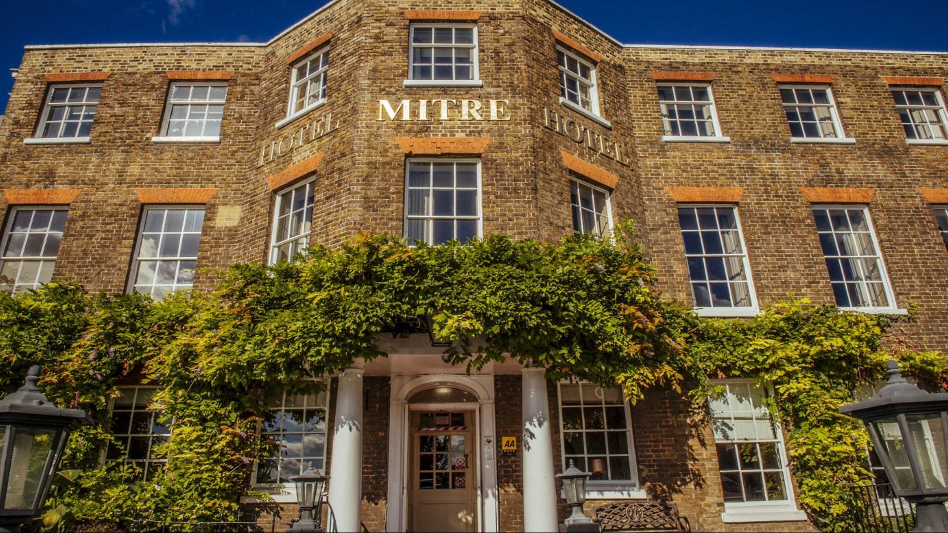 The Mitre Hotel in Molesey, GB1