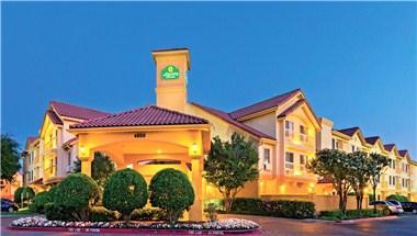 La Quinta Inn & Suites by Wyndham Dallas DFW Airport North in Irving, TX