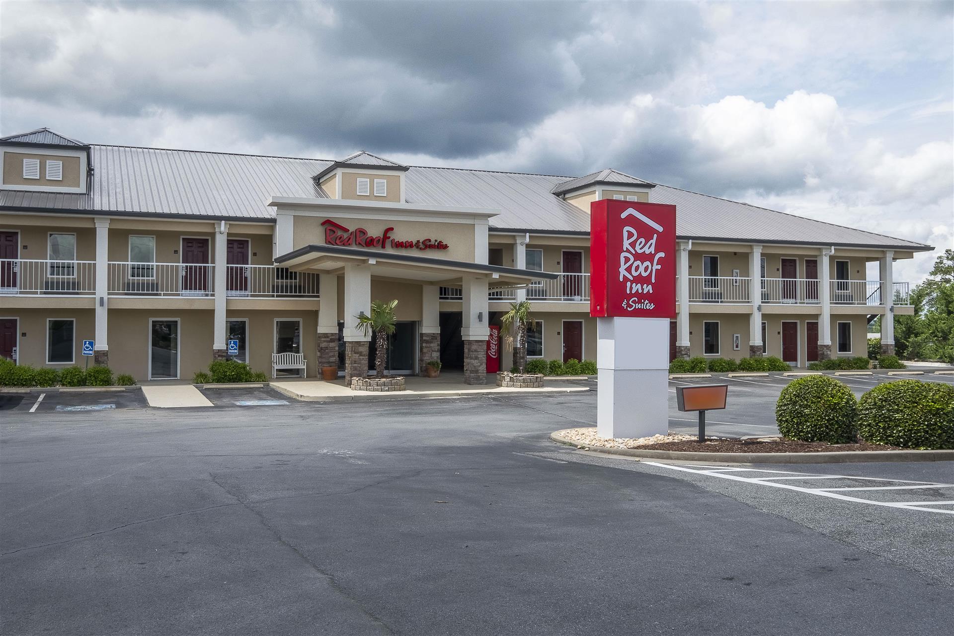 Red Roof Inn & Suites Calhoun in Calhoun, GA