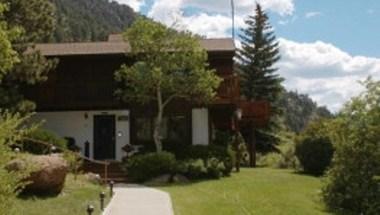 Welcome to Wildwood Inn in Estes Park, CO